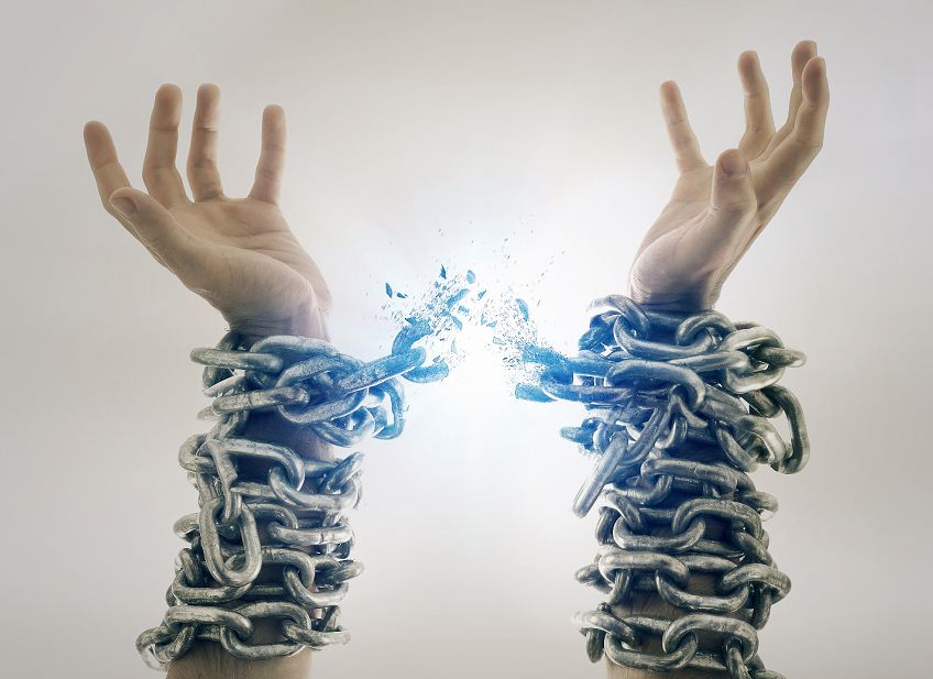 «Mucha más libertad», no «mucho más libertad»