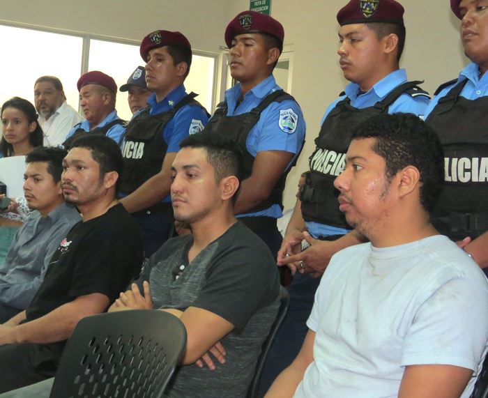 Acusado de asesinar a comerciante dice que era policía activo