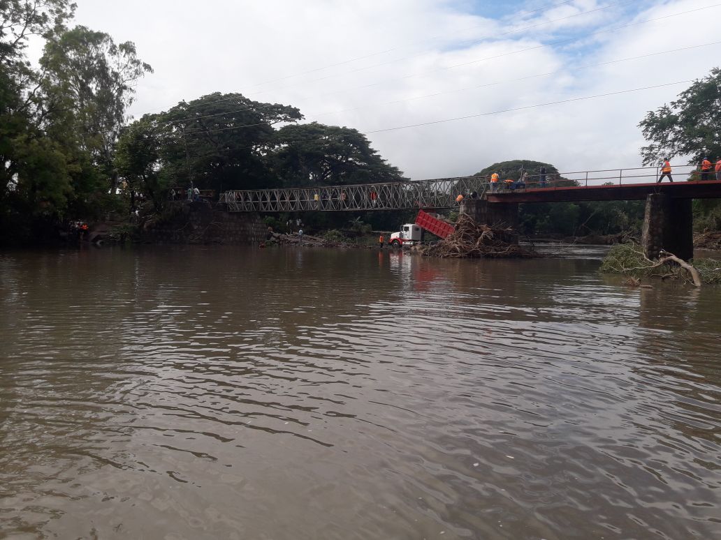 Instalan un puente provisional en Teustepe tras quedar incomunicado