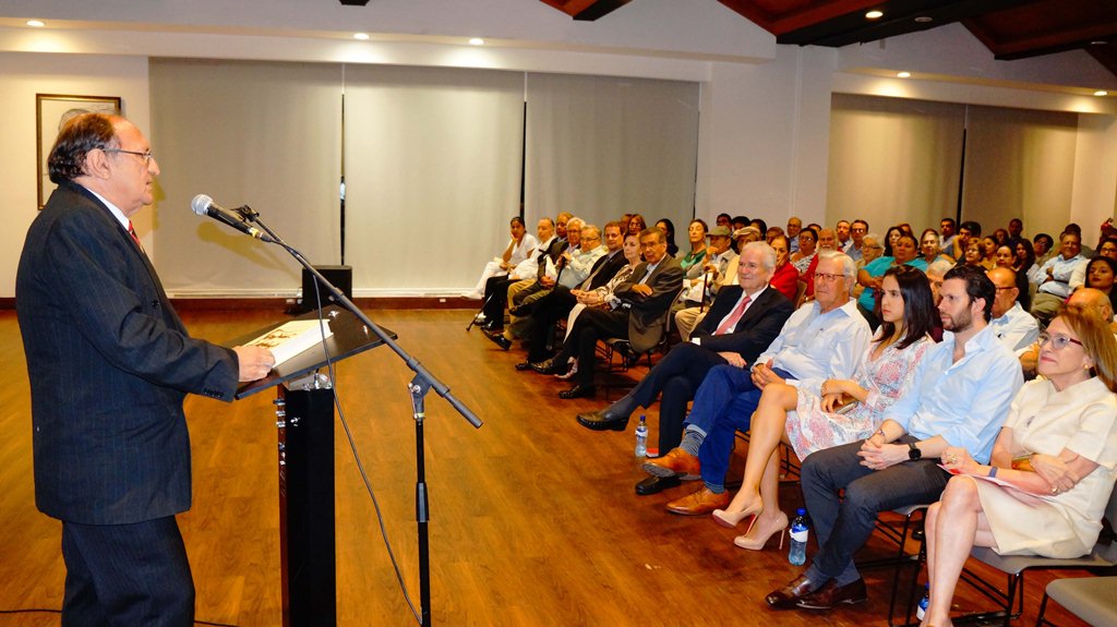 Con Cuestiones rubendarias, el escritor Ernesto Mejía Sánchez cambió la forma tradicional de ver a Darío
