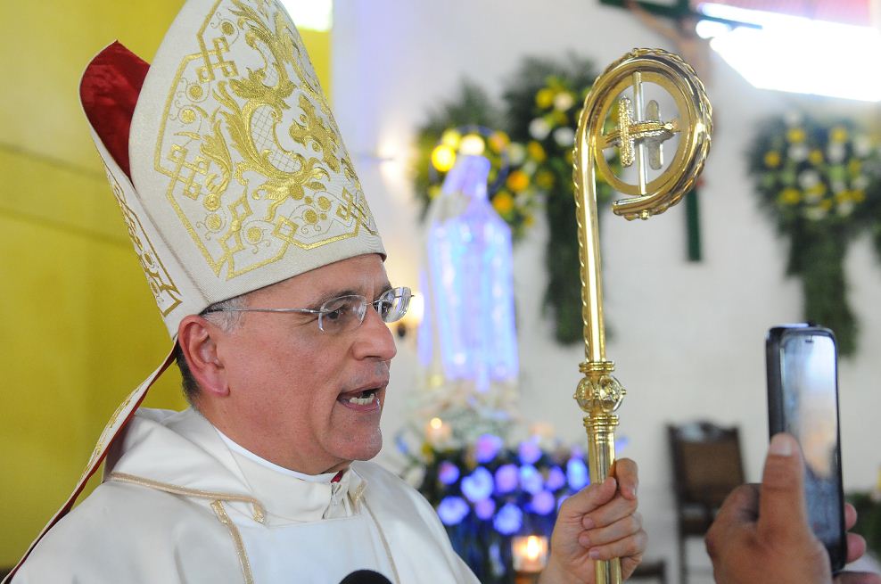 Tuits de Monseñor Silvio Báez presentados en libro
