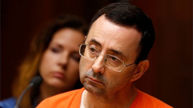 “Es un monstruo, no un doctor”: Larry Nassar, el médico que se declaró culpable de abusar de decenas de jóvenes gimnastas en Estados Unidos
