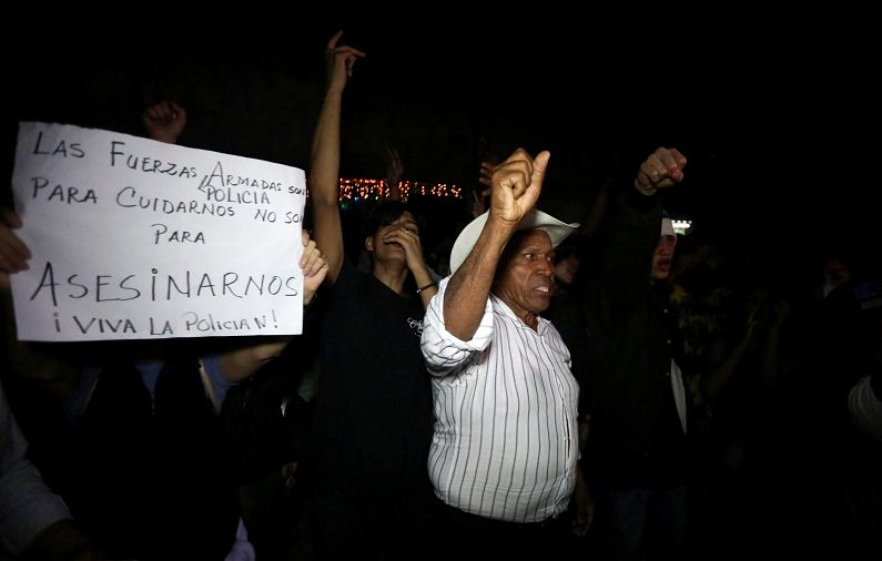 Miles de personas desafían estado de sitio en Honduras