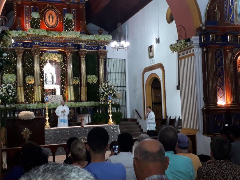 Peregrinos celebran a la virgen del Trono en El Viejo, Chinandega
