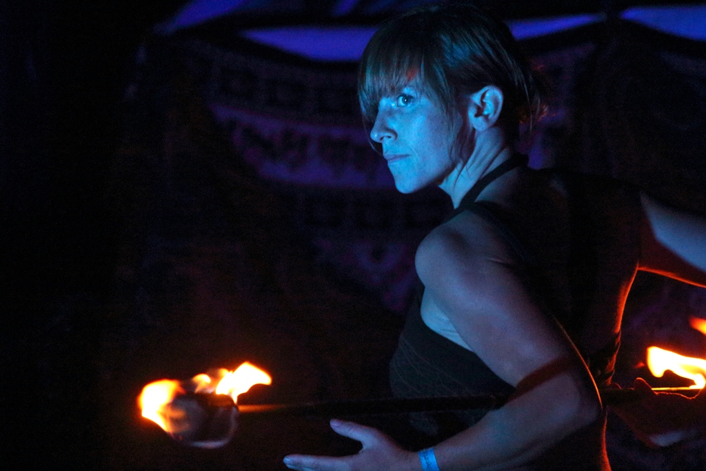 Danza, fuego y malabares en el exterior del Teatro Nacional Rubén Darío