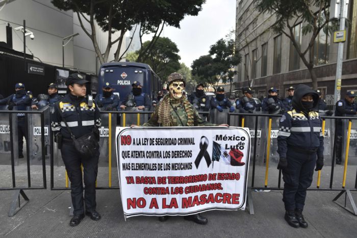 Congreso mexicano aprueba ley que permite al Ejército actuar como policía
