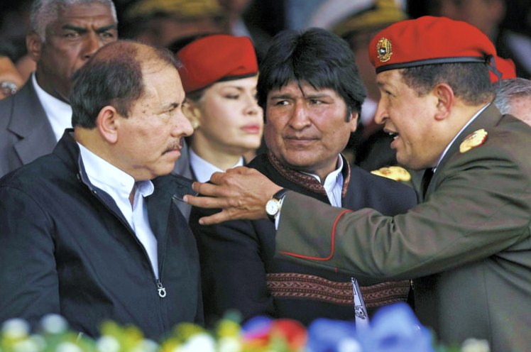 Rafael Correa, Daniel Ortega, Evo Morales y Hugo Chávez, presidentes de países miembros del Alba, tienen en común su afán por mantenerse en el poder. Chávez falleció siendo presidente