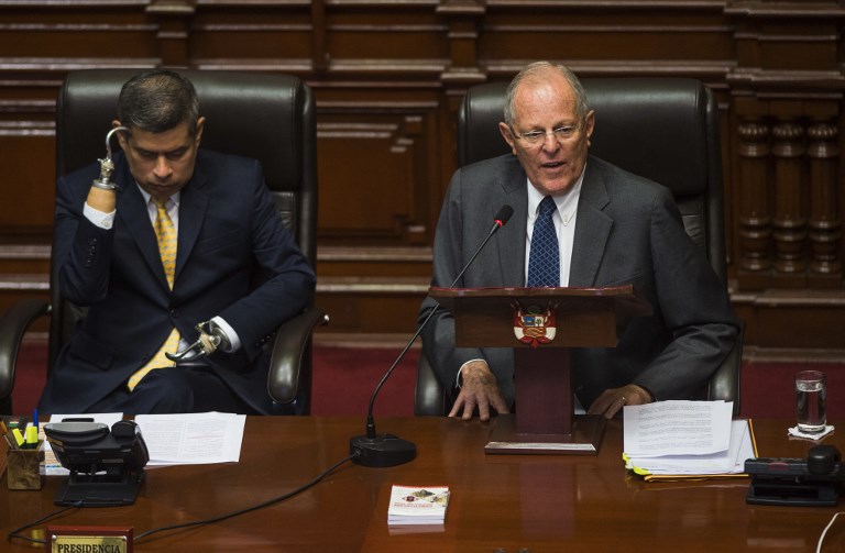 Presidente de Perú Pedro Pablo Kuczynski evita destitución del congreso