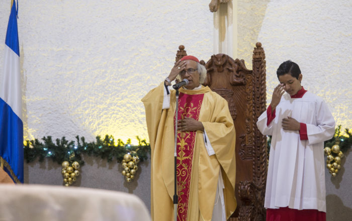 Cardenal Brenes exhorta a las familias nicaragüenses a tener a Cristo en sus vidas en la misa de fin de año