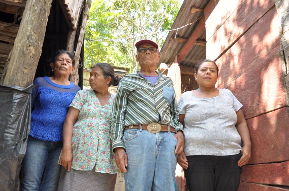 Familiares piden mayor investigación de múltiple crimen en Río Blanco