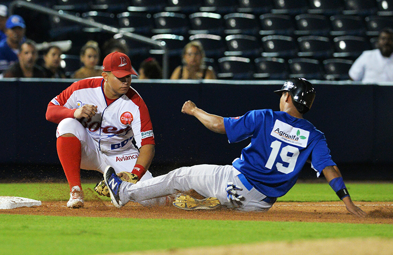 Tigres vencen al Bóer y van a partido por el liderato ante Gigantes