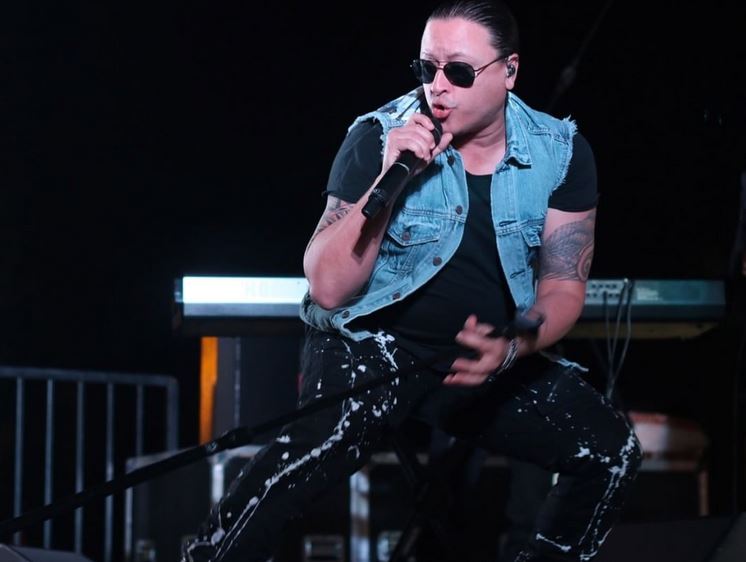 Elvis Crespo homenajea a ícono del vallenato colombiano en su nuevo disco