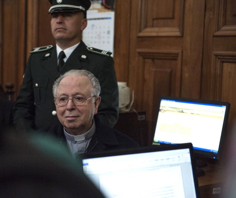 Acusan a casi 80 clérigos de abusar niños en Chile desde el año 2000