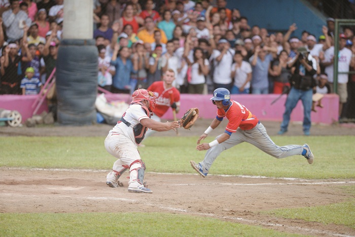 León reta a los Dantos en la final del Campeonato Nacional Sub-23 de beisbol
