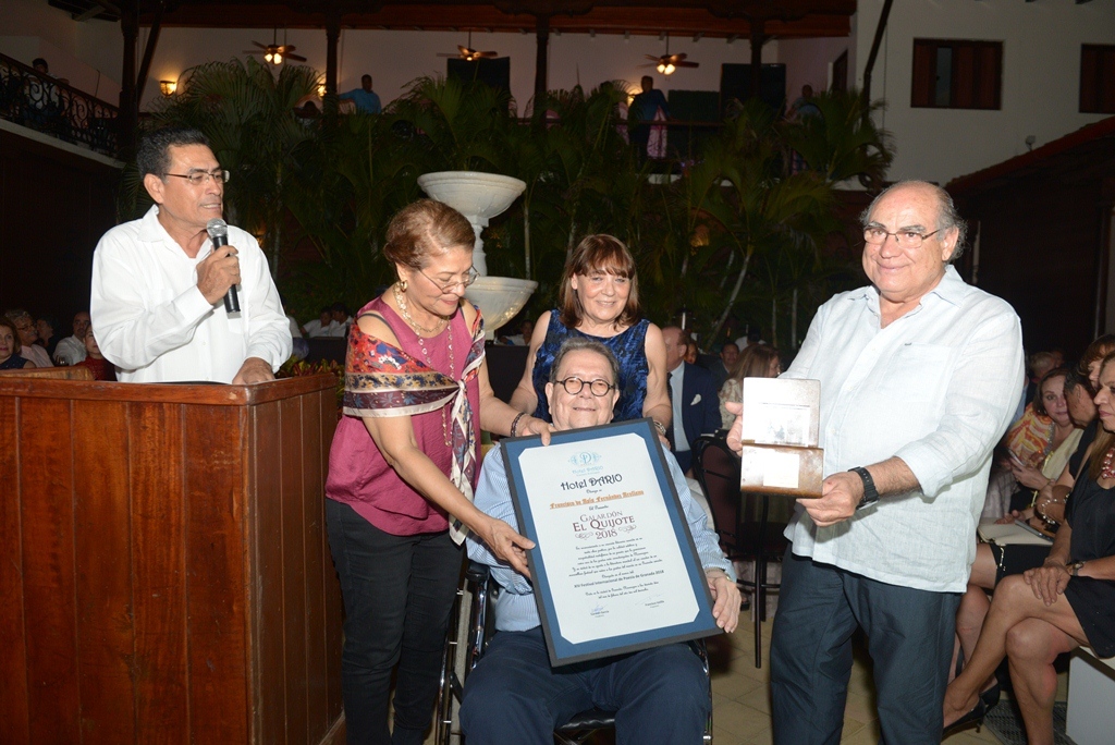 El poeta Francisco de Asís Fernández recibió el Galardón El Quijote 2018