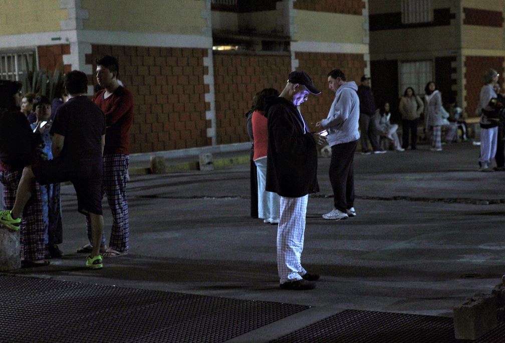 Sismo de media intensidad asusta a mexicanos pero no deja daños