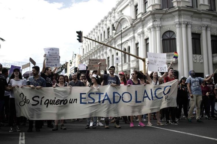Matrimonio homosexual polariza campaña de segunda vuelta para elecciones en Costa Rica