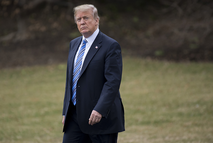 Donald Trump apoya mejorar la verificación de antecedentes para la compra de armas