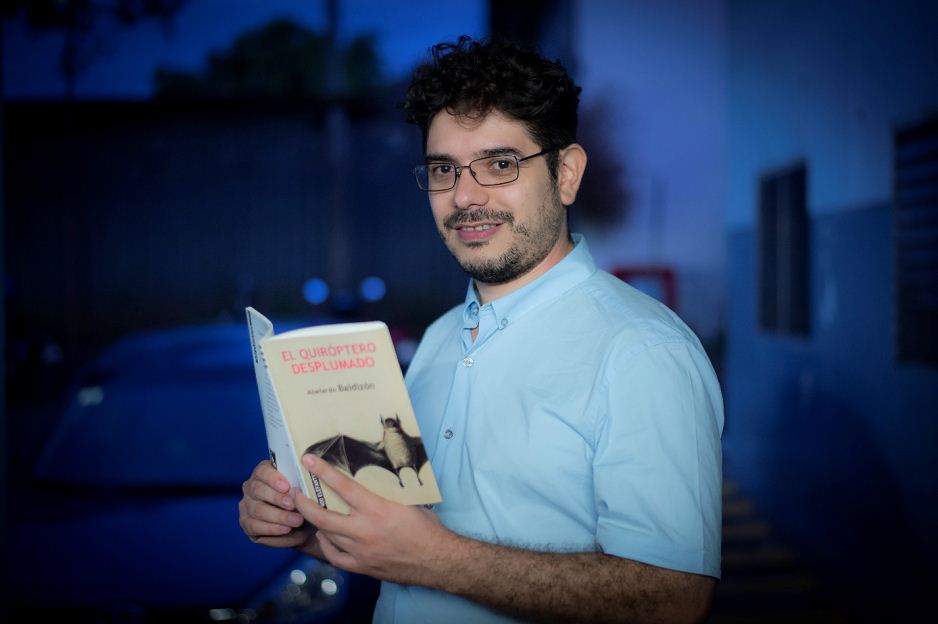 El quiróptero desplumado, nuevo libro de Abelardo Baldizón escrito entre dos países