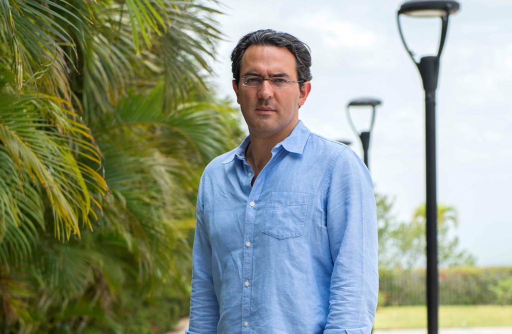 Juan Gabriel Vásquez: “La novela es un ejercicio de libertad, donde todo vale”