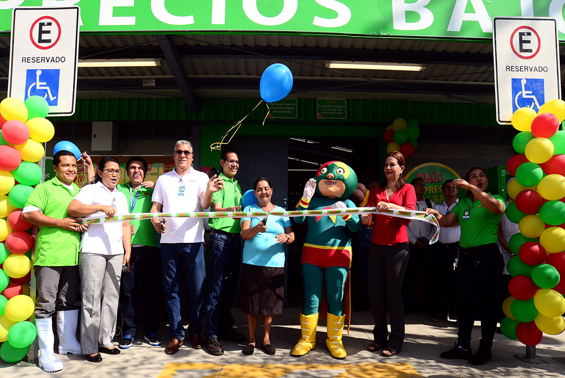 Walmart inaugura su tienda número 100 en Nicaragua