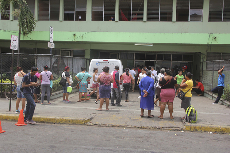 Pobladores denuncian pésima atención en hospital de León