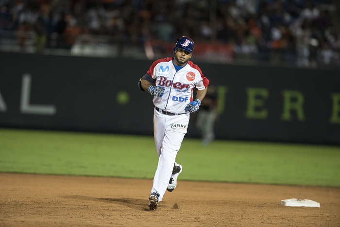 Wuillians Vásquez se acerca a la triple corona del beisbol nicaragüense