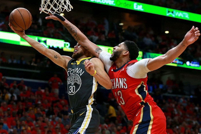 Anthony Davis guía a los Pelicans a primer triunfo frente a Warriors