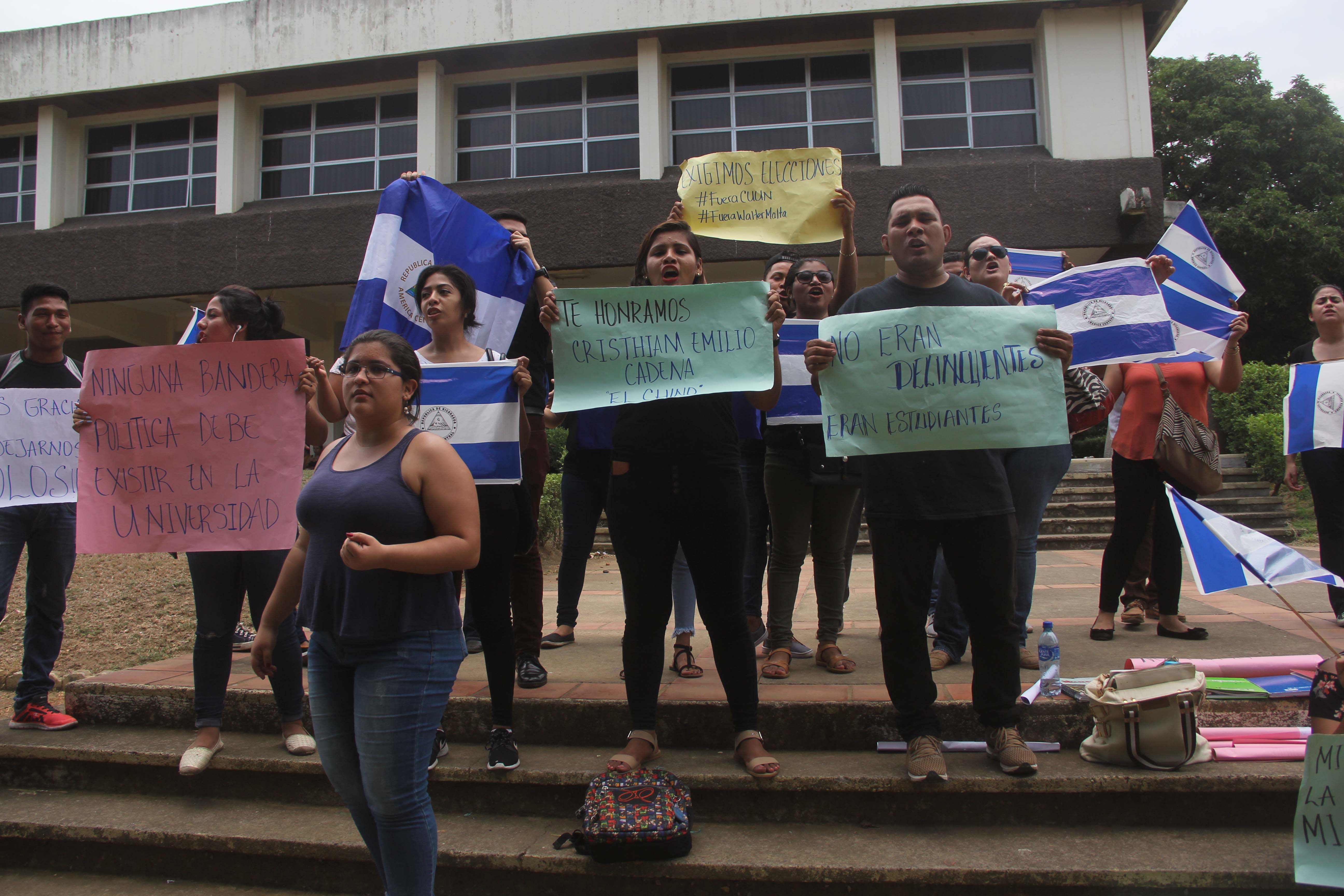 Estudiantes de la Unan-León protestan contra sus autoridades