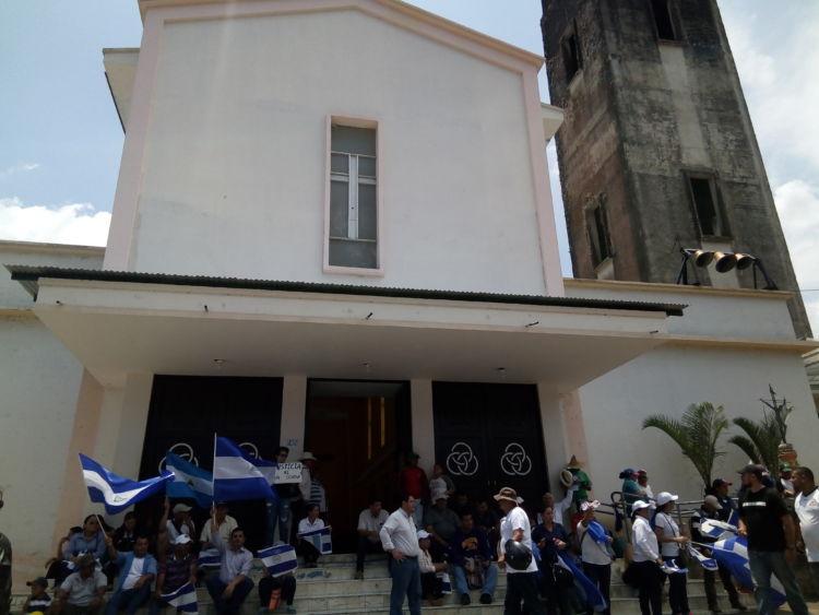 Pobladores y universitarios en Jinotega exigen la destitución de la pareja presidencial