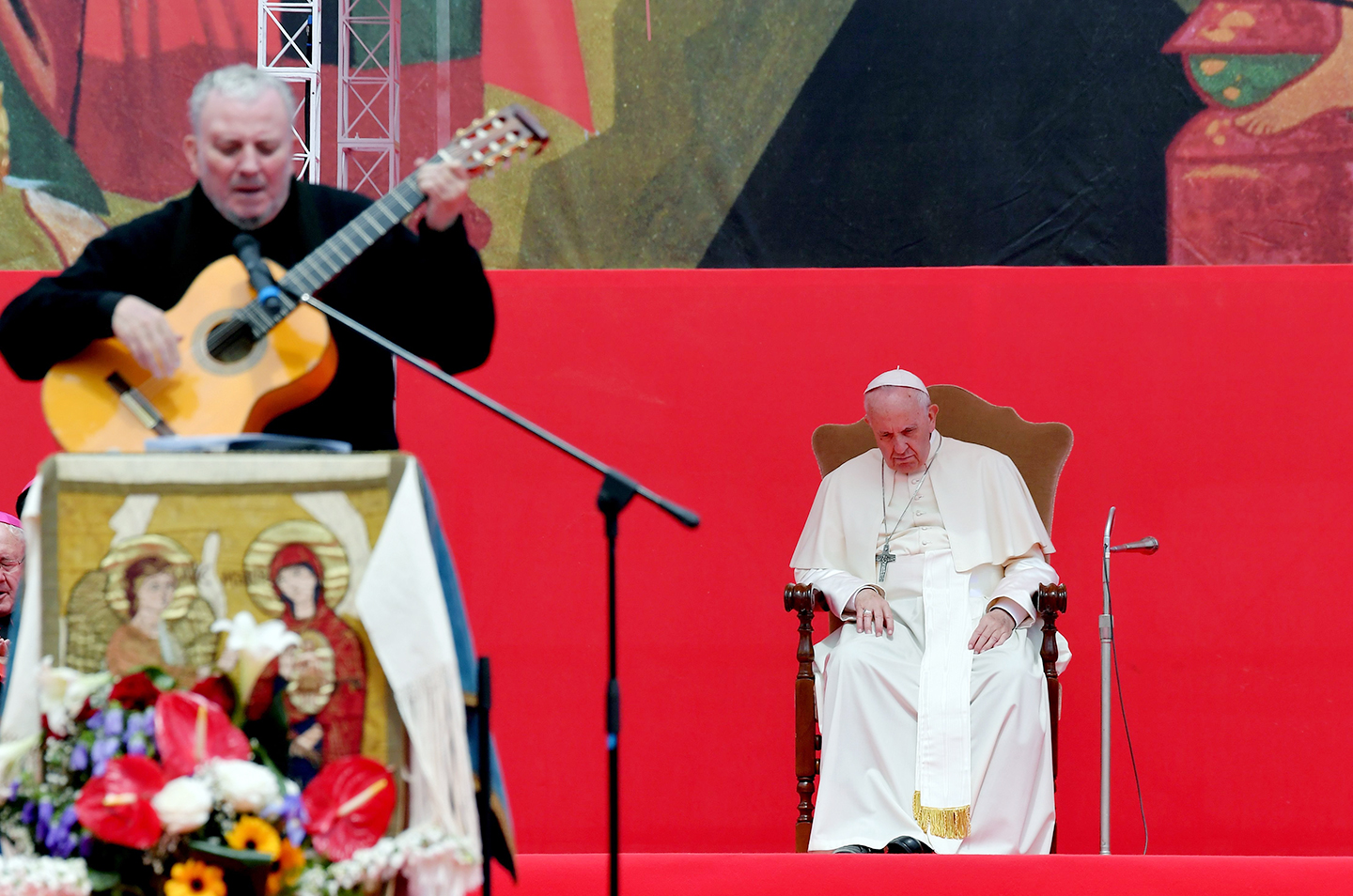 Francisco celebra con «los kikos» el 50 aniversario del Camino Neocatecumenal