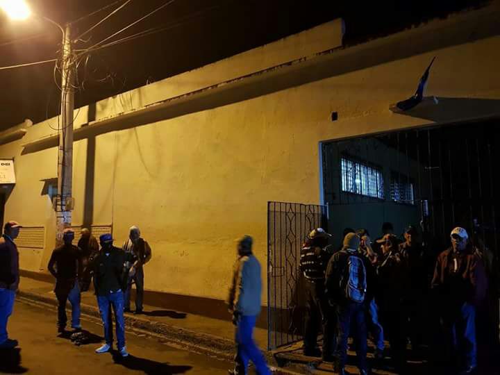 Estelianos fueron reprimidos por antimotines y grupos paramilitares durante la madrugada