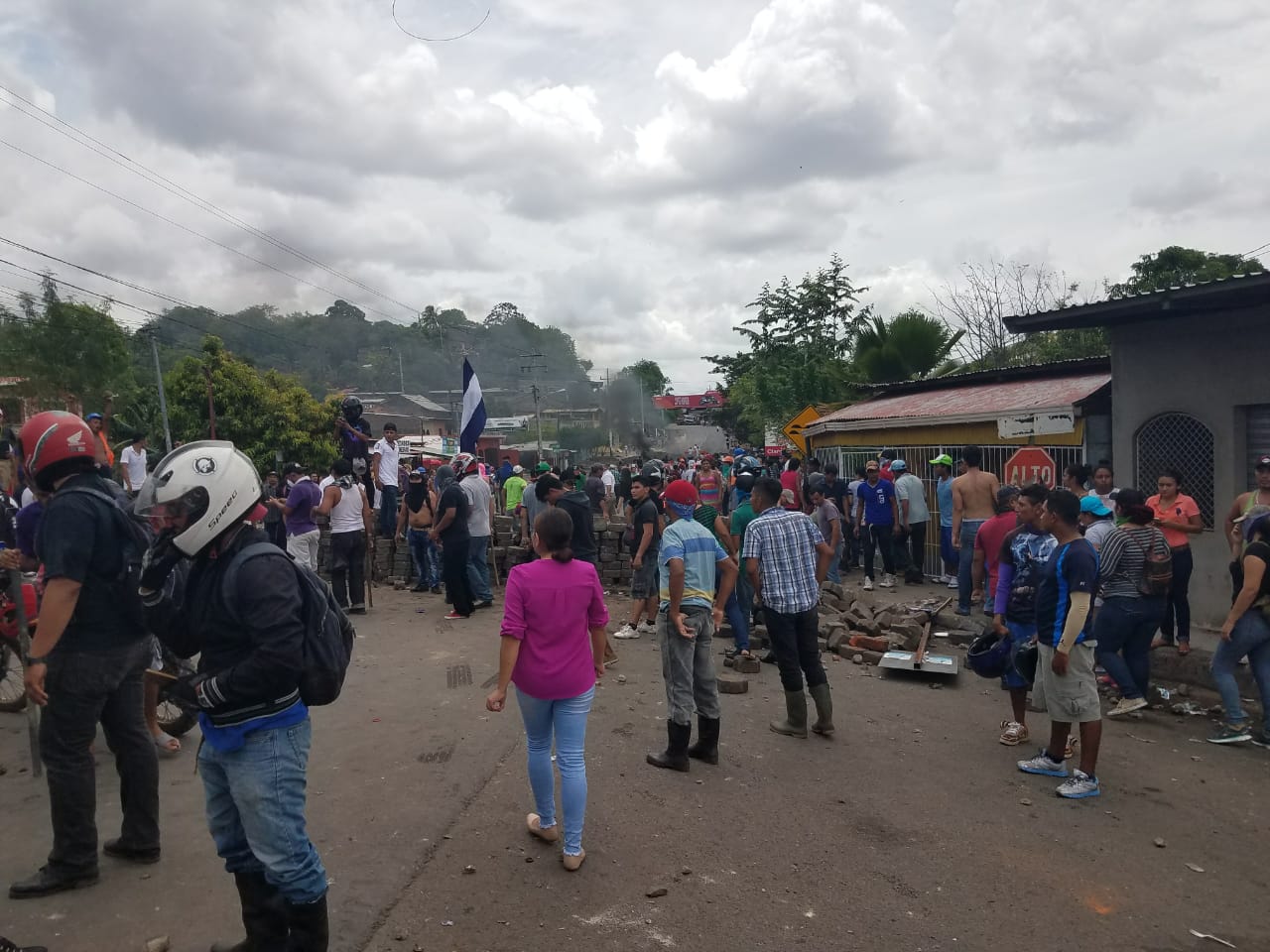 Policía Nacional reprime a manifestantes en Juigalpa, Chontales