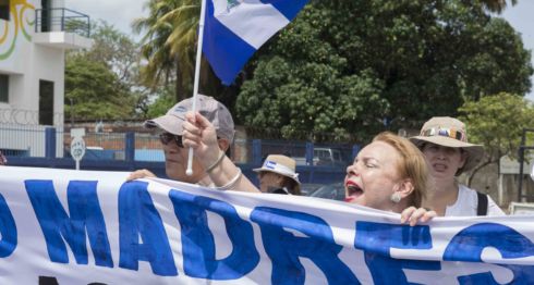 Familiares de joven asesinado en Estelí piden justicia en la Fiscalía