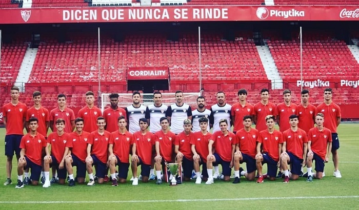 Alex Bendaña, el entrenador UEFA nicaragüense que terminó campeón en el futbol base del Sevilla FC