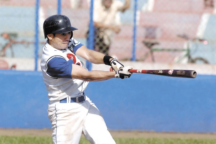 Adolfo Matamoros está a 39 hits de los mil, pero no tiene equipo