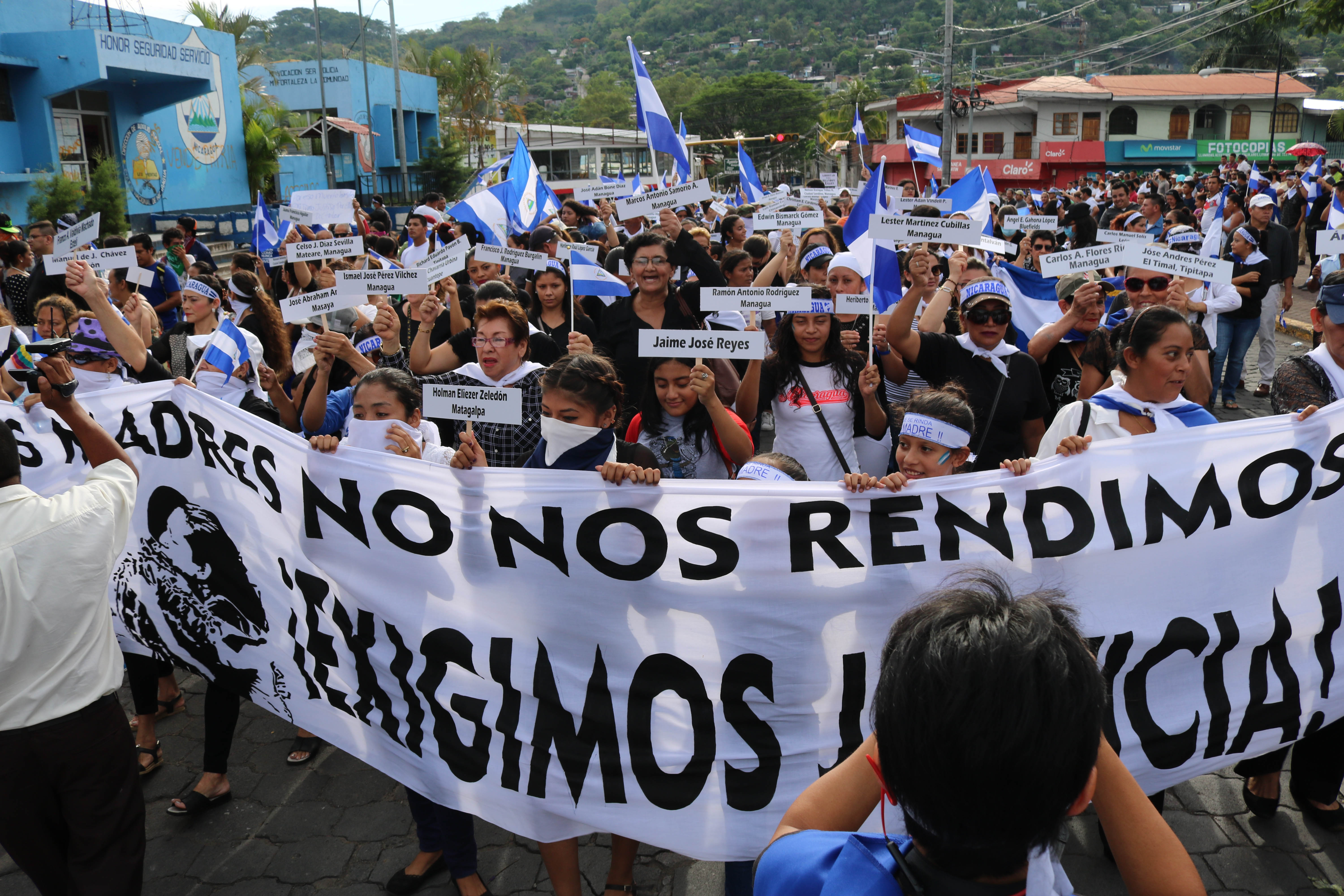 «Las madres estamos de luto». Miles de nicaragüenses marchan en todos los departamentos del país