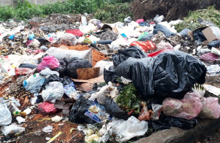 Barrios y avenidas de Managua atestados de basura debido a la crisis política