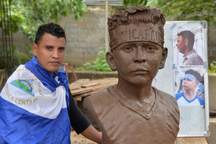 Policía libera al escultor Helmuth Bustos, que fue secuestrado en los Juzgados de Managua