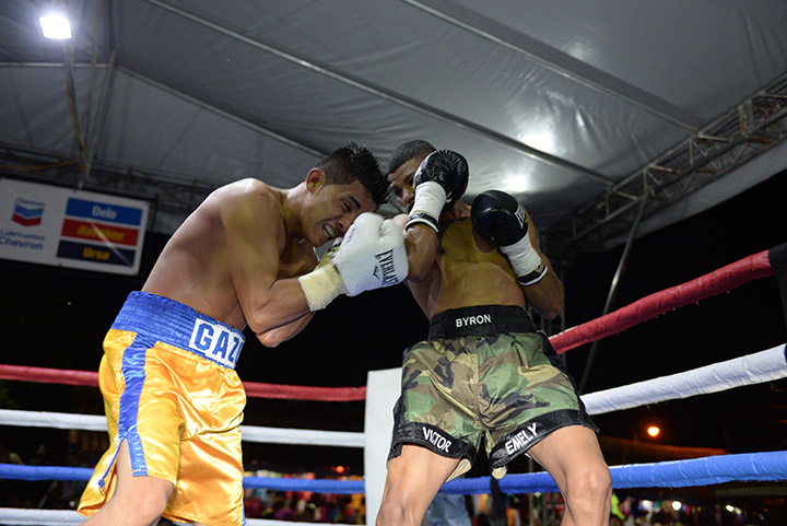 Byron Castellón sigue con la maldición de no poder vencer a Eliezer Gazo