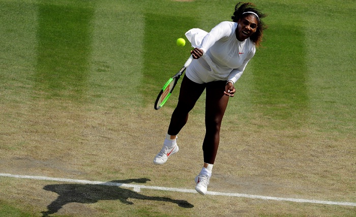 Serena Williams venció a la alemana Julia Görges y buscará su octavo triunfo en Wimbledon y el 24 en un torneo de Grand Slam. LA PRENSA/EFE/Ben Curtis