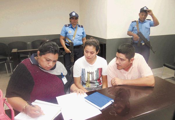 Fajardo reconoce a paramilitar en juicio