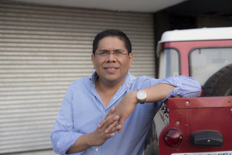 Sujetos armados asaltan al cronista deportivo Miguel Mendoza