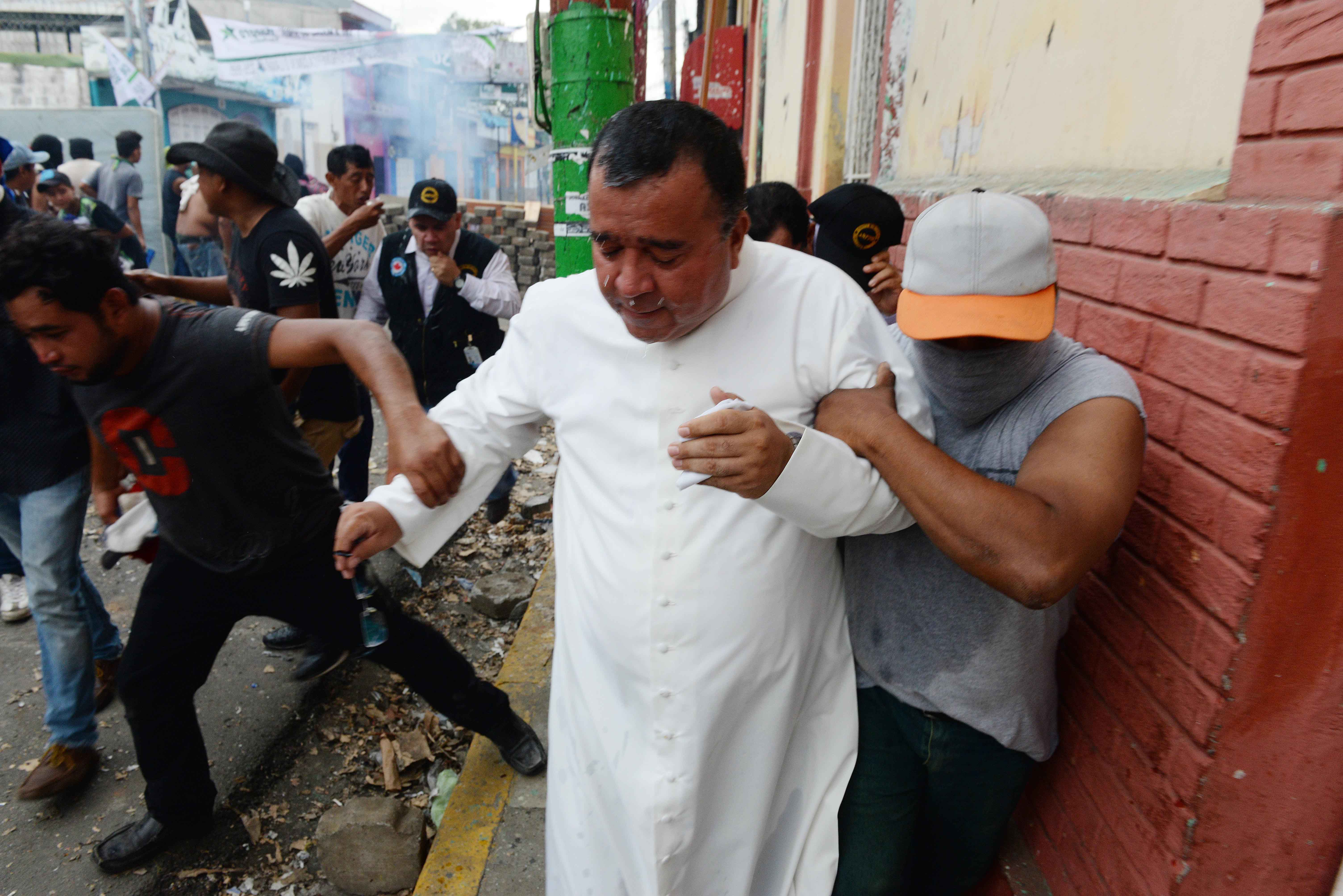 Se exilia padre César Augusto Gutiérrez de Monimbó por amenazas de muerte y cárcel