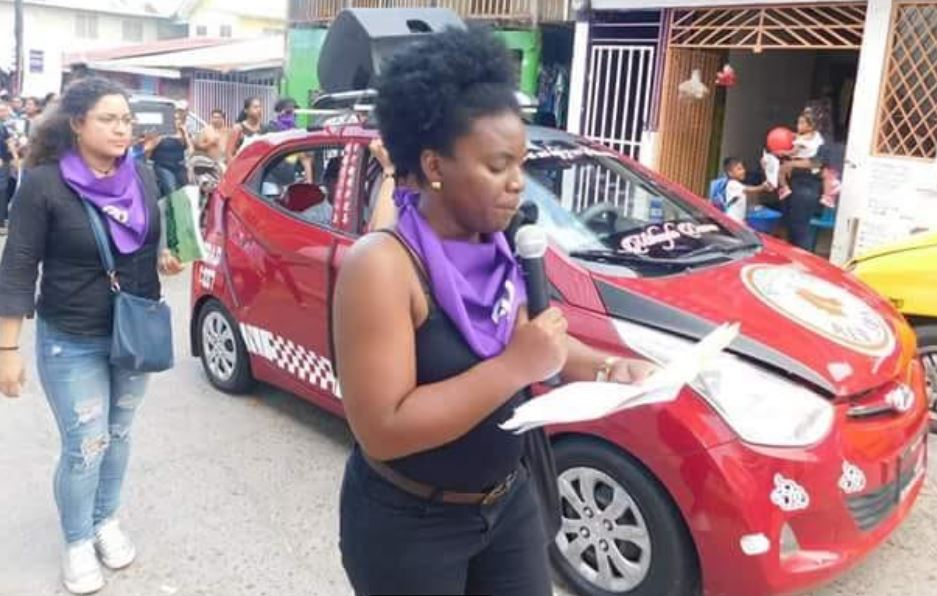 Policía Nacional realiza inusual citatoria nocturna a una activista en Bluefields