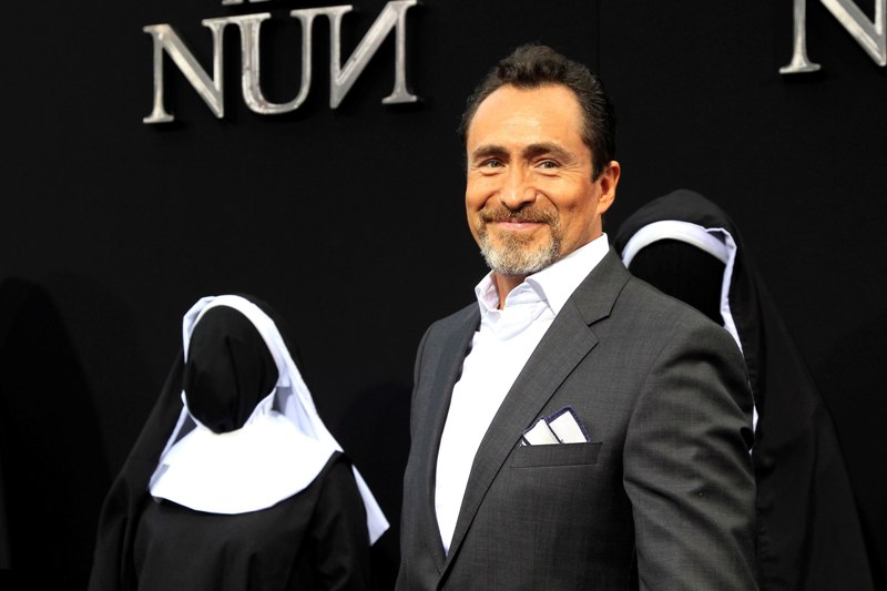 La monja, dirigida por Corin Hardy se desarrolla como en una verdadera casa de sustos