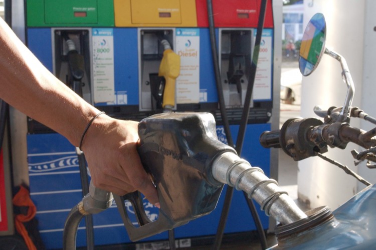 Baja insuficiente en el precio de los combustibles