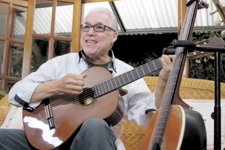 Luis Enrique Mejía Godoy: «Cuando era niño quería ser músico y cirquero»