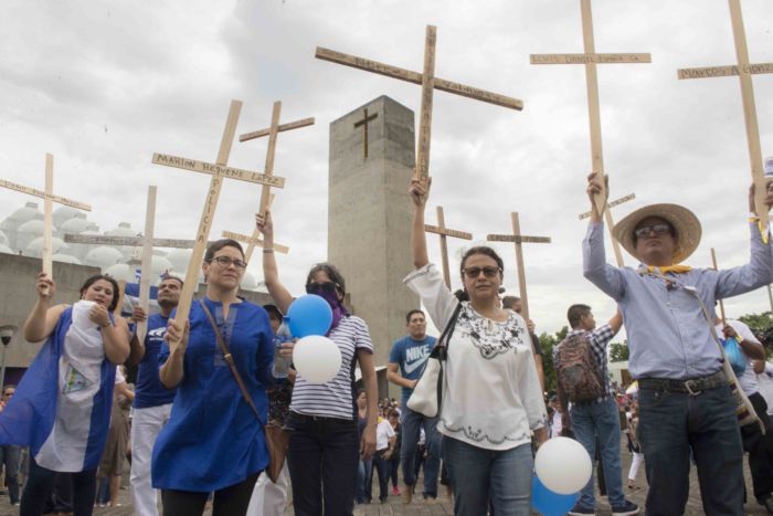 Quitaron cruces de Catedral de Managua