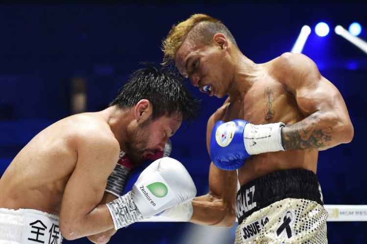 Cristofer González en su batalla contra Daigo Higa, cuando se coronó en abril pasado como campeón de las 112 libras del CMB. LA PRENSA/ARCHIVO/AFP
